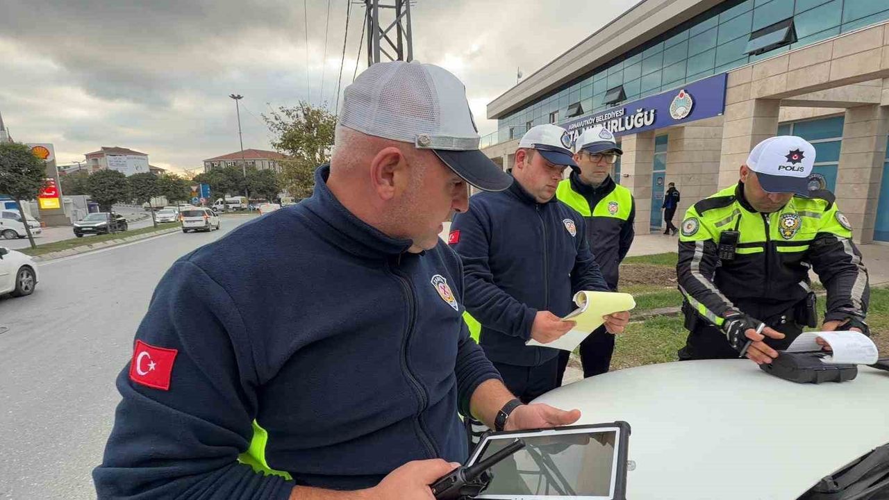 Arnavutköy’de kaldırıma çıkan sürücüye 2 bin 309 TL ceza