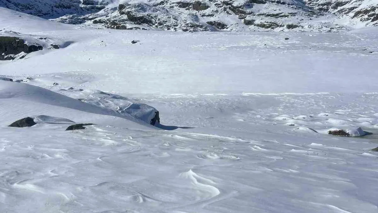 Artabel Gölleri Tabiat Parkı'nda 20'den Fazla Göl Buz Tuttu