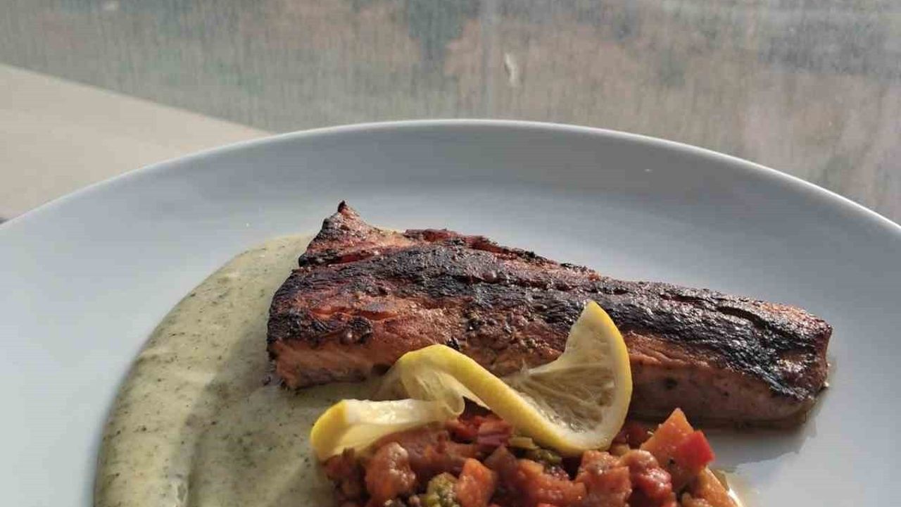 Artvin'de genç şef adayları 'Çoruh’un İncisi' somonla hünerlerini sergiledi