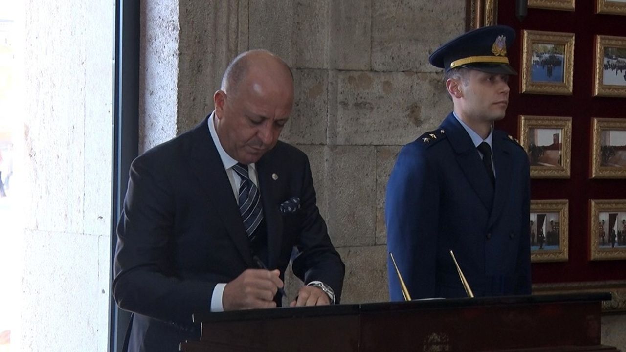 ASO, 62. kuruluş yıldönümünde Anıtkabir'i ziyaret etti