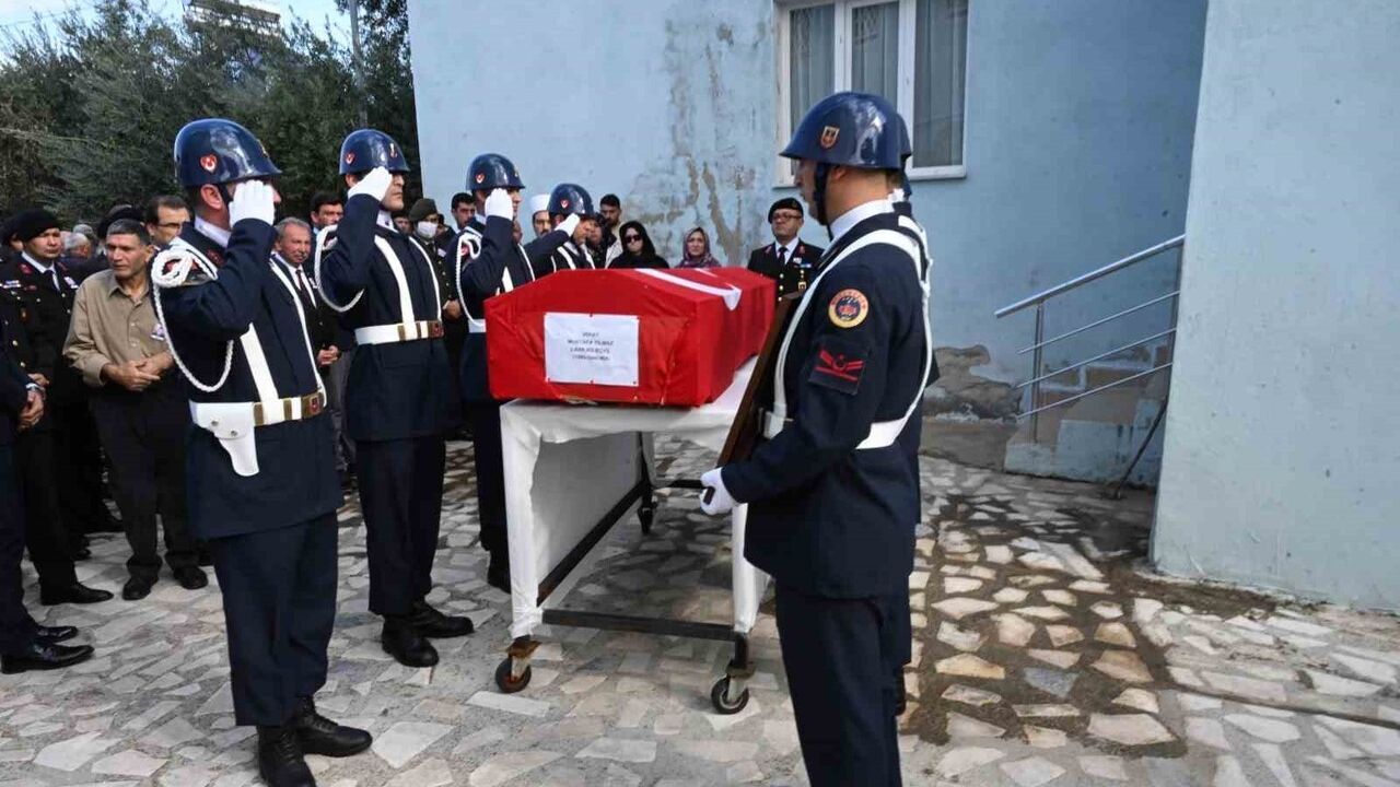 Astsubay Mustafa Yılmaz Salihli'de Son Yolculuğuna Uğurlandı