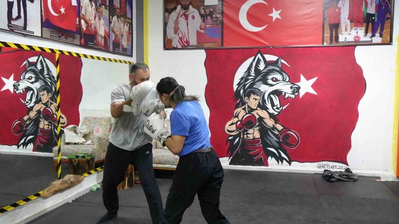 Asuman Çığlıoğlu, Dünya Kick Boks Şampiyonası'nda unvanını korumaya hazırlanıyor