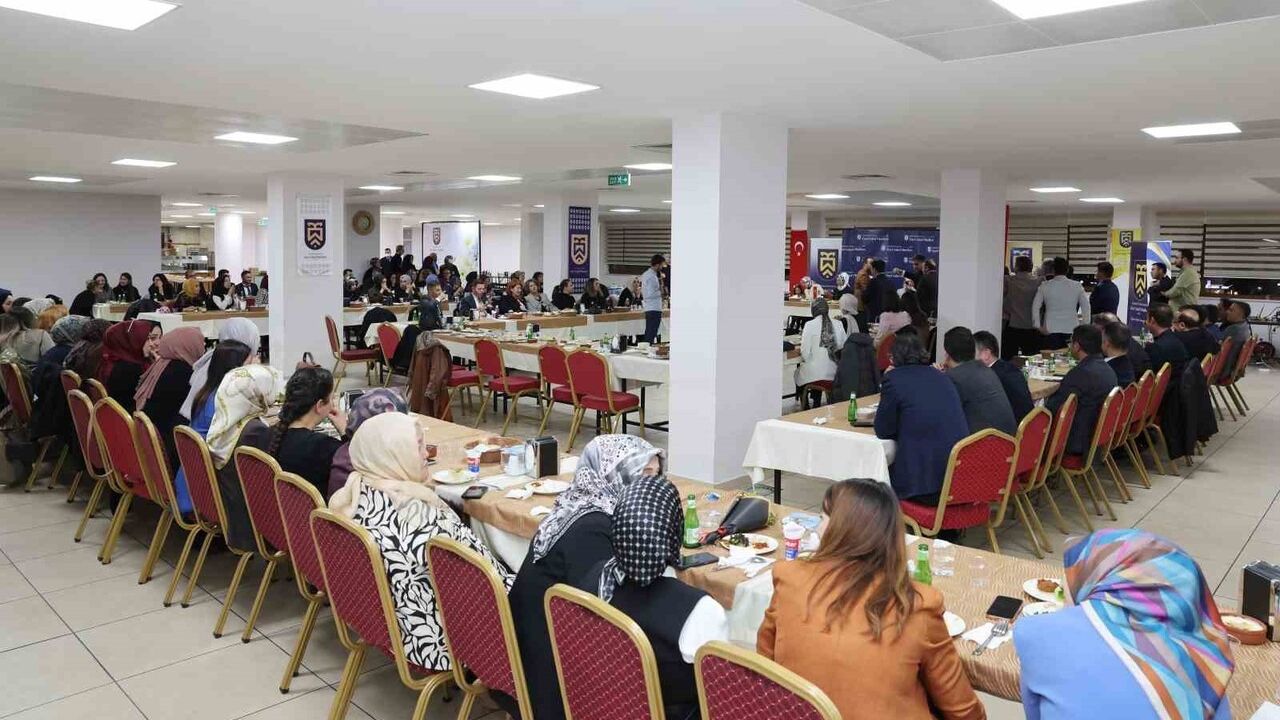 Atatürk Üniversitesi Rektörü Hacımüftüoğlu, Vakıf Okulları Öğretmenleriyle 24 Kasım'da Buluştu