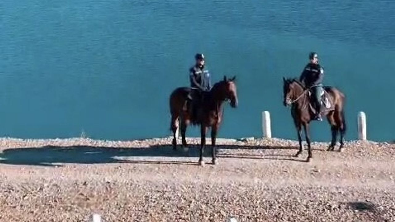 Atlı Jandarma Timleri Zernek Barajı'nda Devriye: Kaçak Avcılık ve Çevre Güvenliği Öncelikli