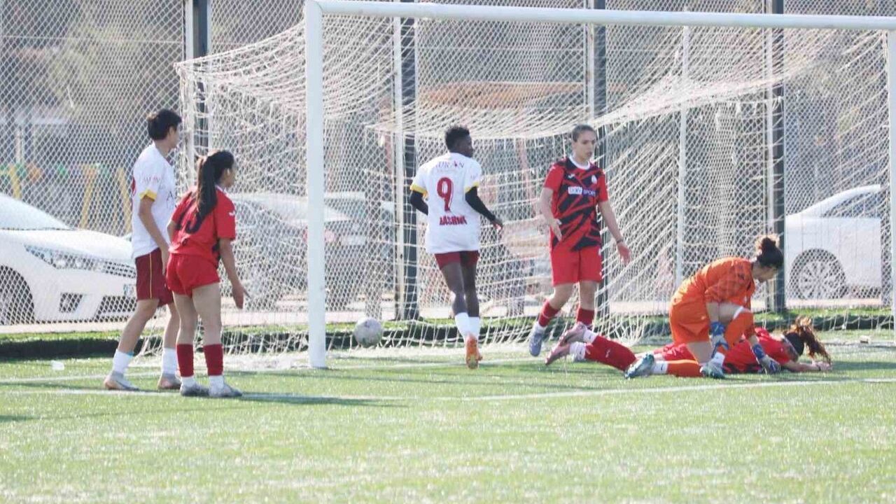Auran Kayseri Kadın FK, Gazikentspor'u 7-1 Yenerek Namağlup Devam Etti