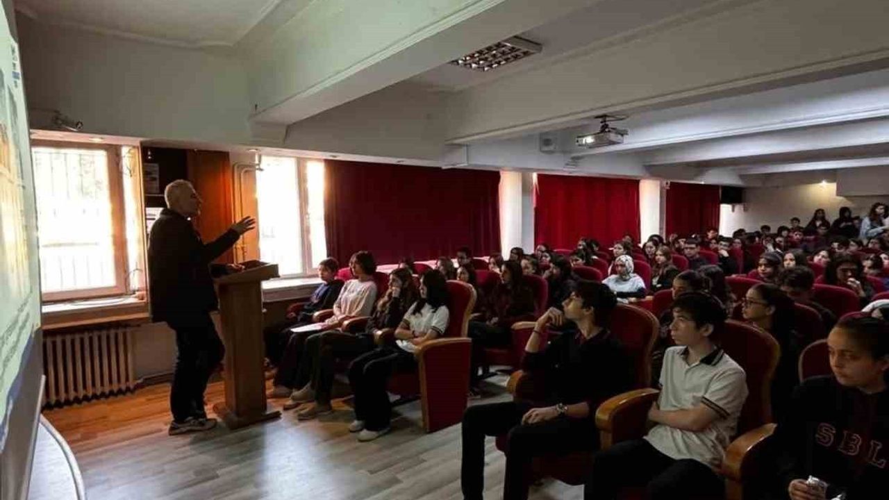 Aydın AFAD, Nazilli’de öğrencilere ve dernek üyelerine afet farkındalık eğitimi verdi