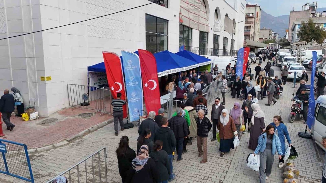 Aydın Büyükşehir, Ata Tohumlarından Üretilen Fideleri Aydınlılara Dağıtıyor