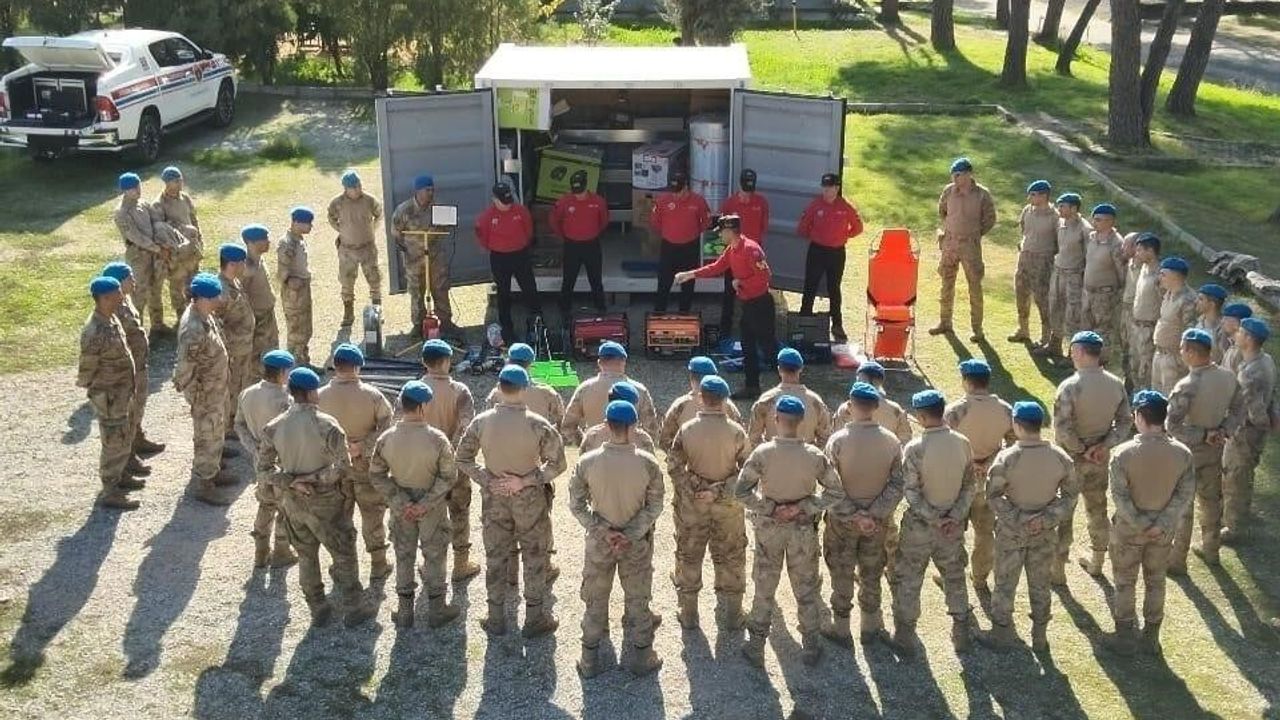 Aydın'da AFAD Destekli Uygulamalı Afet Eğitimi: 105 Jandarma Personeli Katıldı