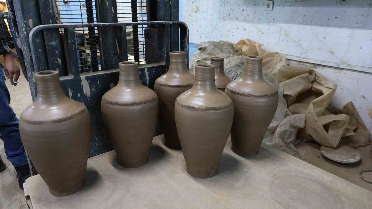 Aydın'da Dördüncü Kuşak Çömlekçilik: Süleyman İri Ailesi Geleneği Teknolojiyle Harmanlıyor
