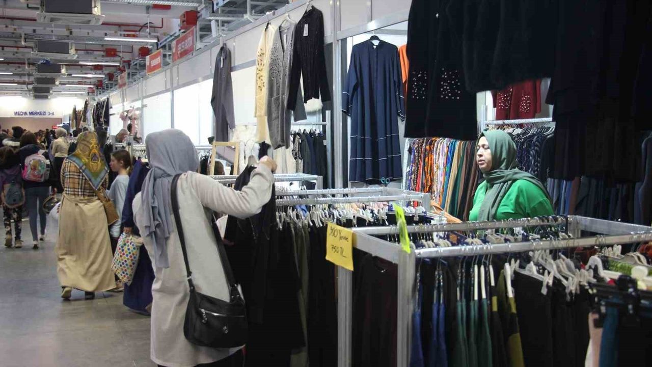 Aydın’da Giyim Festivali: 50’den Fazla Mağaza ve Tesettür Ürünleri Yoğun İlgi Görüyor