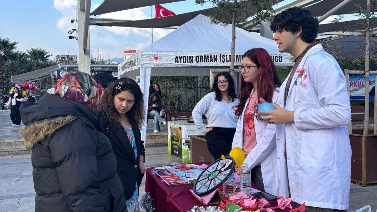 Aydın'da Tıp Öğrencilerinden 'Hayatı Erteleme' Sloganı ile Meme Kanseri Farkındalığı Etkinliği