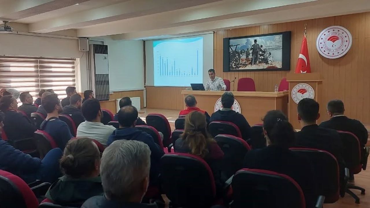 Aydın'da veteriner hekimlere 'Şap Hastalığı' eğitimi: Korunma ve mücadele stratejileri paylaşıldı