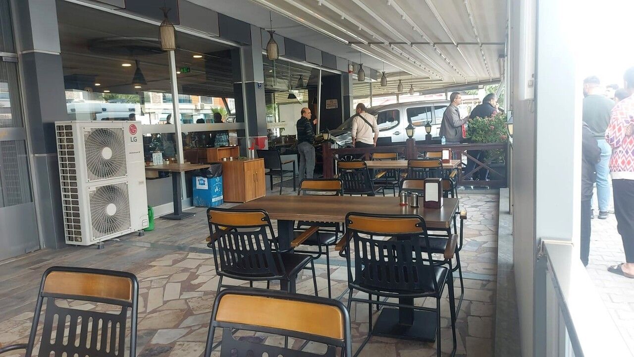 Aydın Efeler'de ehliyetsiz 15 yaşındaki sürücünün çarpışma sonucu iş yerine girmesi: 1 yaralı