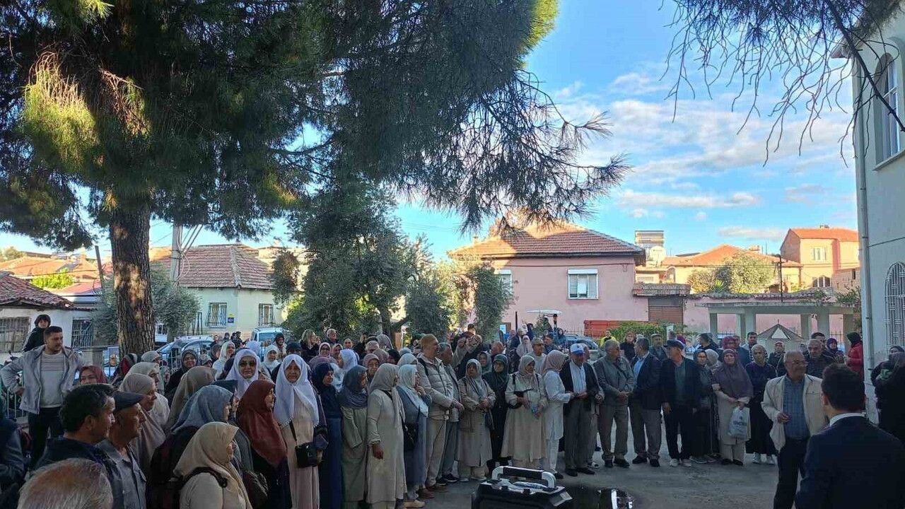 Aydın’ın Çine ilçesinden 90 kişilik kafile Diyanet organizasyonu ile umreye uğurlandı