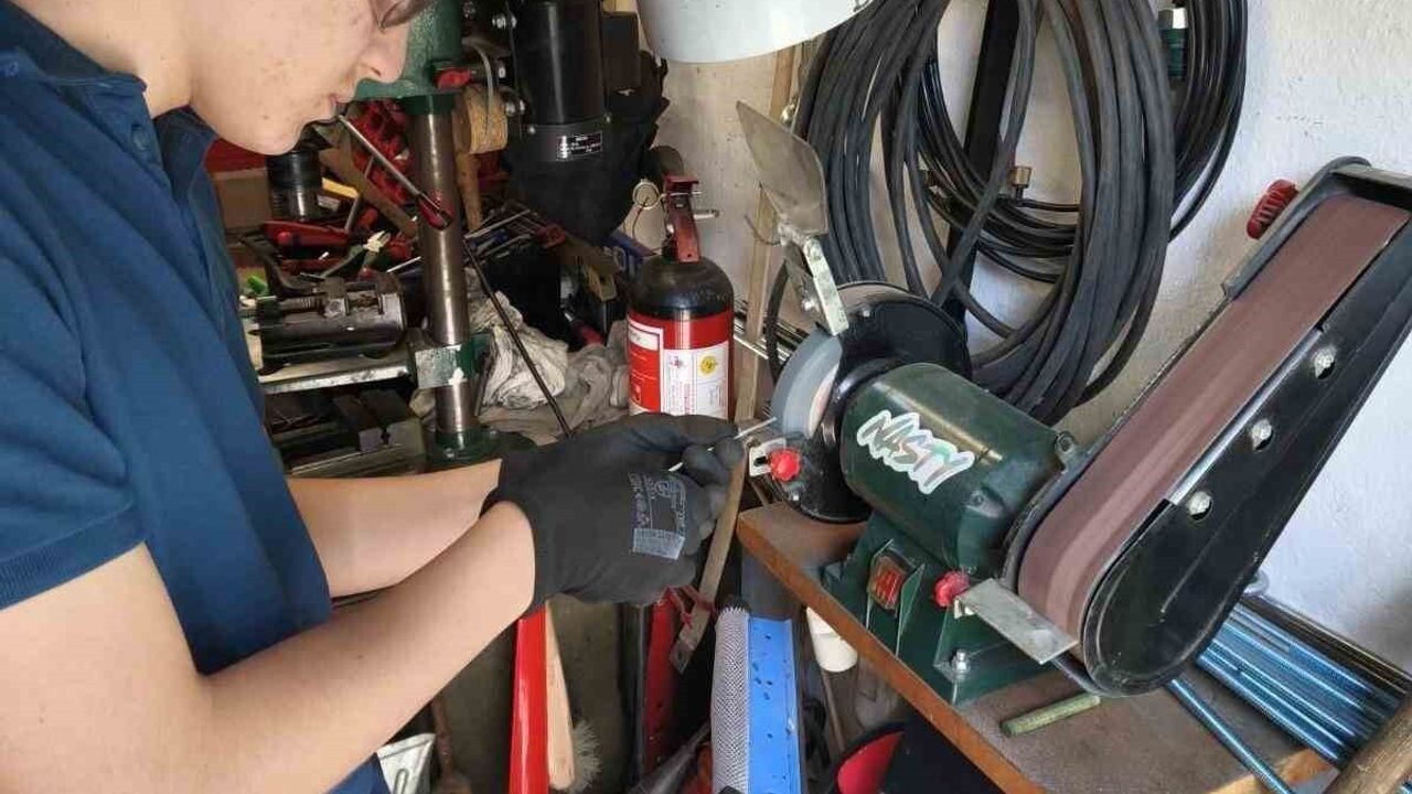 Aydınlı Liseliler Çekya'da Elektrikli Araç Şarj İstasyonu Eğitimiyle Uluslararası Deneyim Kazandı