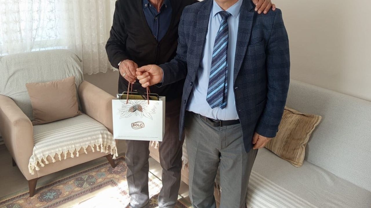 Aydıntepe'de Emekli Öğretmen Nejdet Kardeş'e 24 Kasım'da Vefa Ziyareti