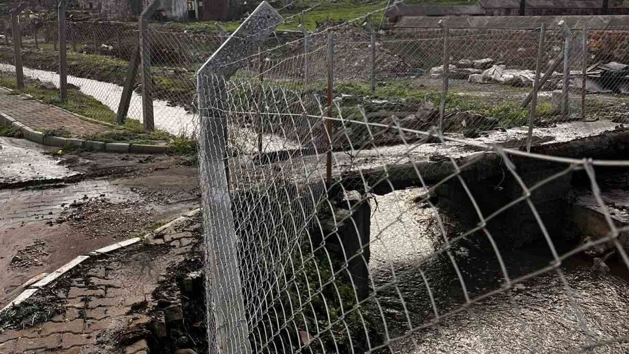 Ayvacık’ta Tuzla Çayı taştı — DSİ ve Çanakkale İl Özel İdaresi çalışmalarını sürdürüyor