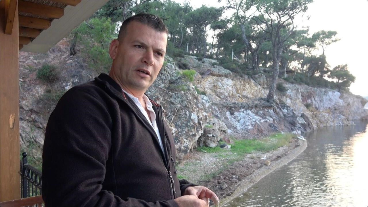 Ayvalık'ta Paşa Limanı'nın Simgesi Haline Gelen Kuğu 'Paşa'