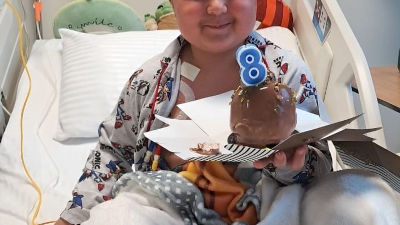 Azerbaycanlı 8 yaşındaki Umud, Türkiye'de kemik iliği nakliyle sağlığına kavuştu
