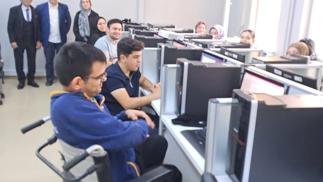 Bafra’da görme engellilere yönelik Bilgisayar İşletmenliği Kursu başladı