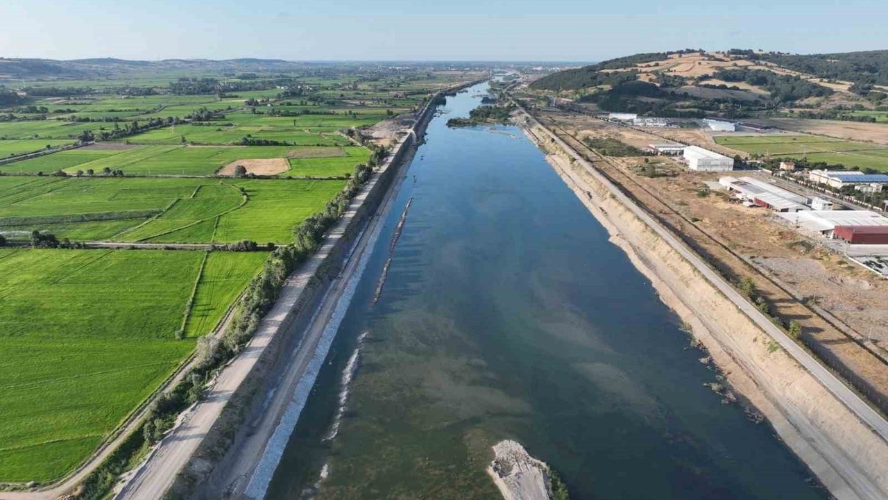 Bafra’da Kızılırmak Üzerinde OSB’leri Birbirine Bağlayacak Köprü İnşaatı Hızla İlerliyor