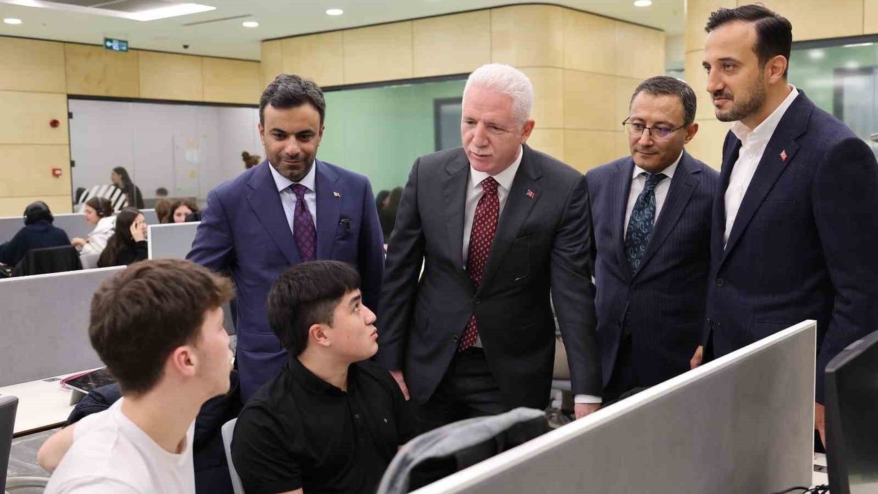 Bağcılar'da 250 Kişilik Nurullah Genç Etüt Merkezi ve Kütüphanesi Hizmete Açıldı