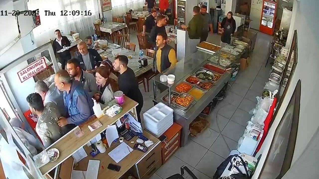 Bahçe'de 4.4 büyüklüğündeki deprem: Lokantadaki vatandaşların panikle kaçışı kamerada