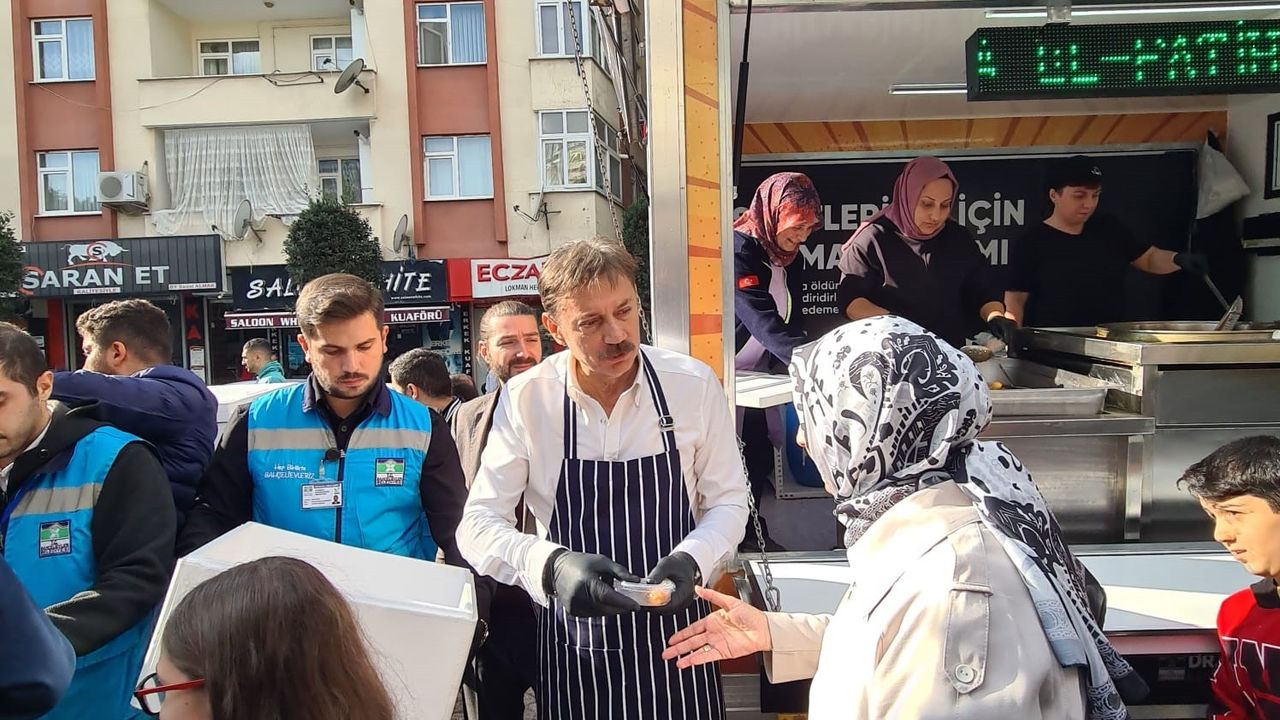 Bahçelievler’de 20 şehit için 13 camide mevlit okutuldu, lokma dağıtıldı