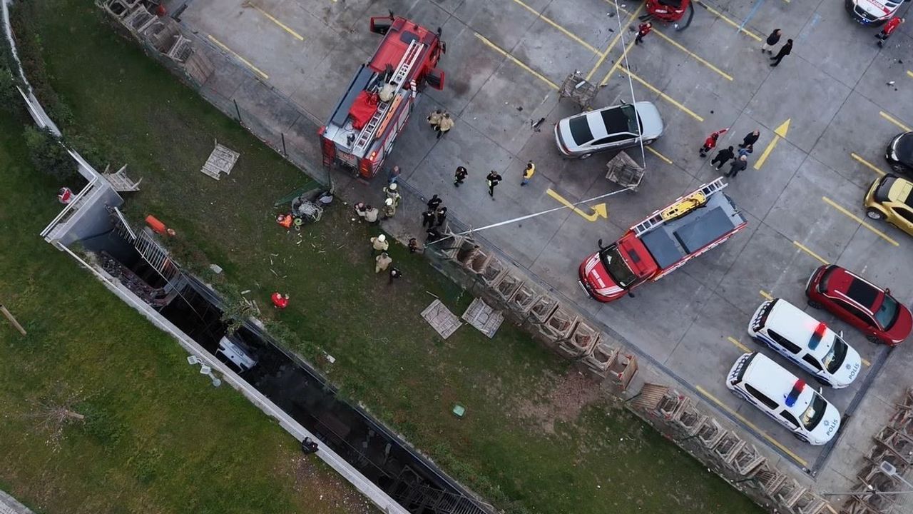 Bahçelievler İSPARK otoparkından çıkan araç korkulukları aşarak yaklaşık 5 metre boşluğa düştü; kadın sürücü yaralandı