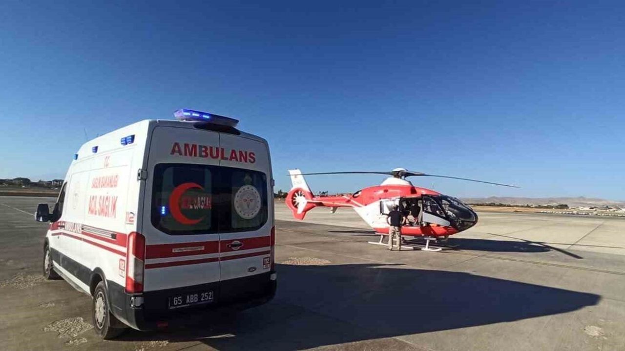 Bahçesaray'da Non-STEMI tanılı hasta helikopter ambulansla Van Eğitim ve Araştırma Hastanesi'ne sevk edildi