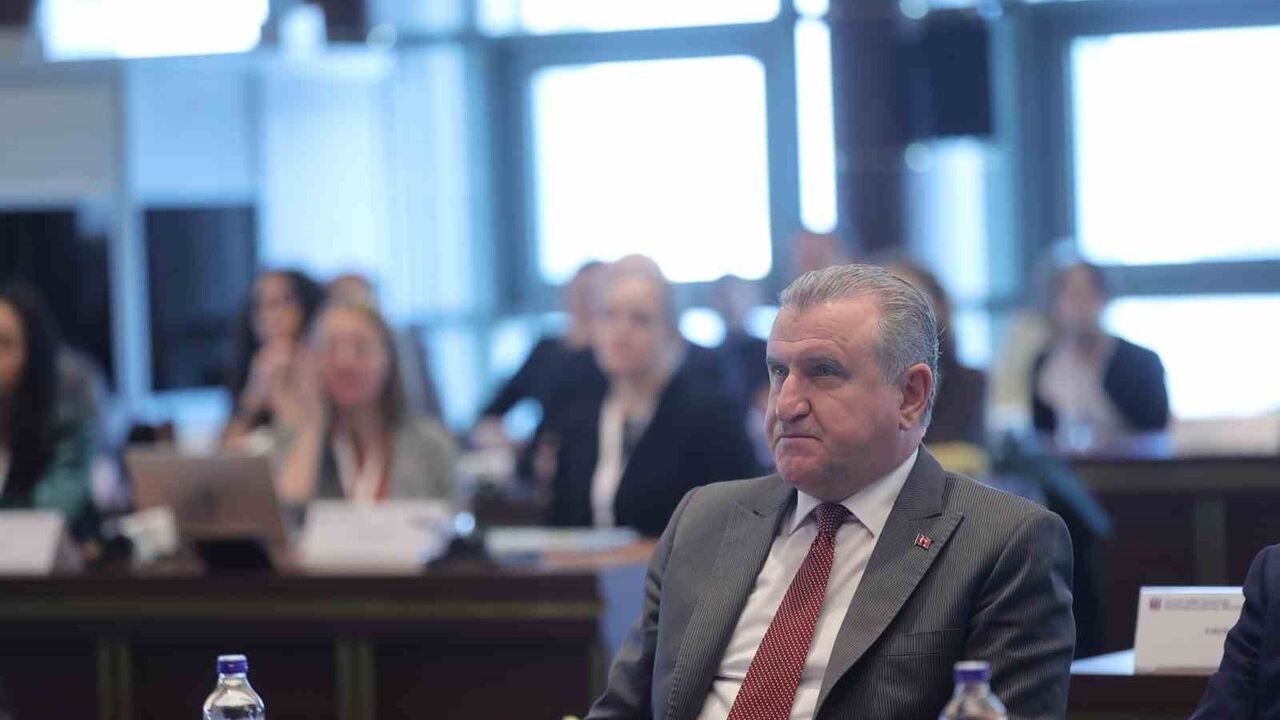 Bakan Bak: Gençleri bugünün ortağı ve karar süreçlerinin doğal paydaşı olarak görüyoruz