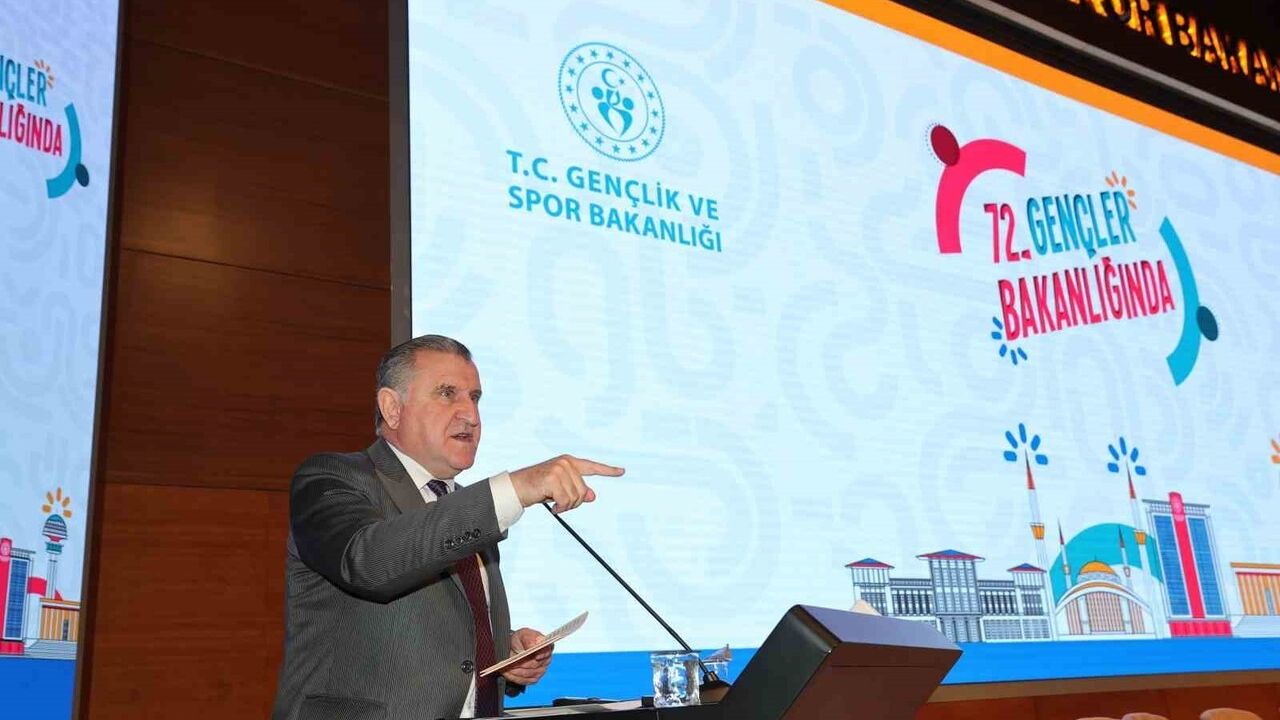 Bakan Bak: 'Milli Teknoloji Hamlesi gümbür gümbür geliyor' — Gençlerle teknoloji ve savunma vurgusu