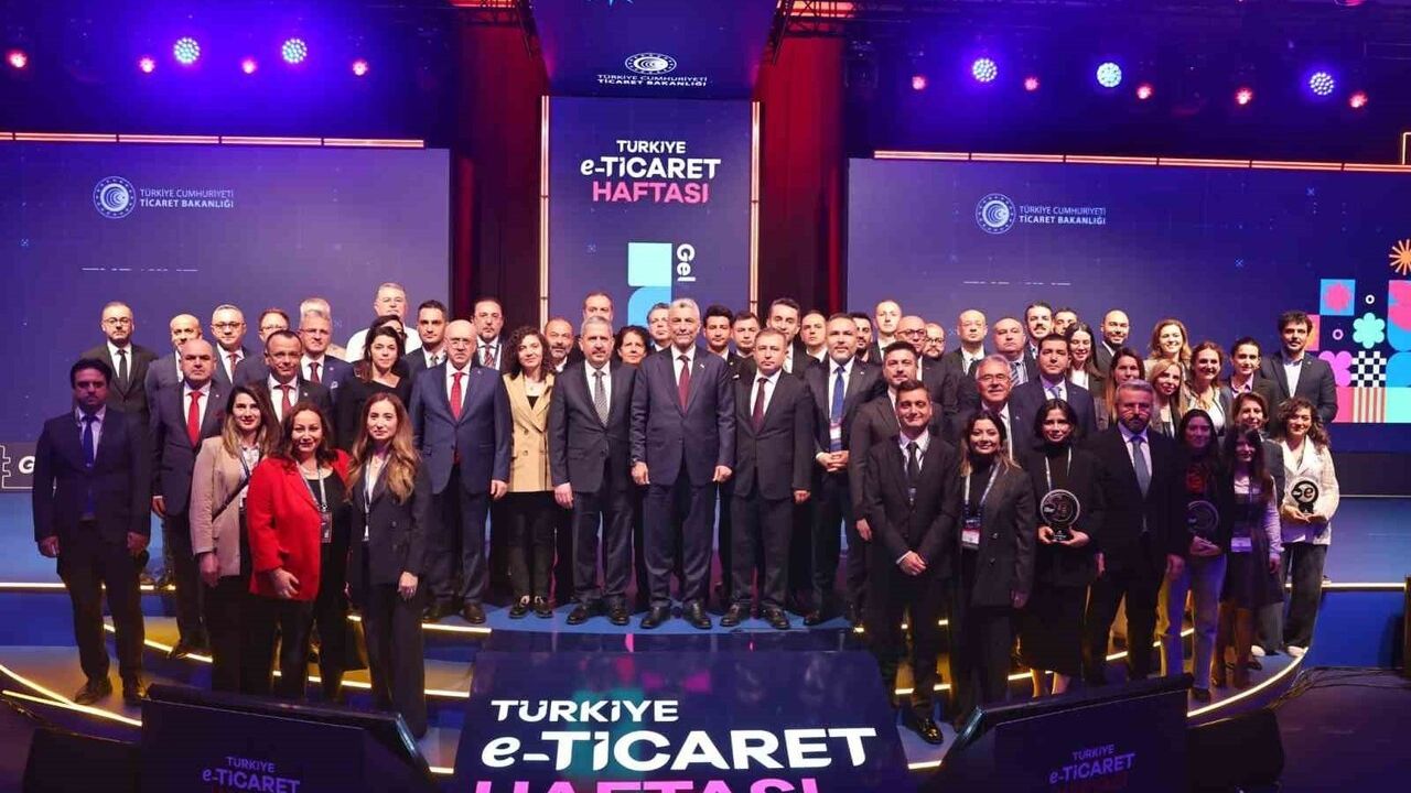 Bakan Bolat: 2024'te Türkiye e-ticareti 3 trilyon TL'yi aştı, genel ticarette payı 5'te 1