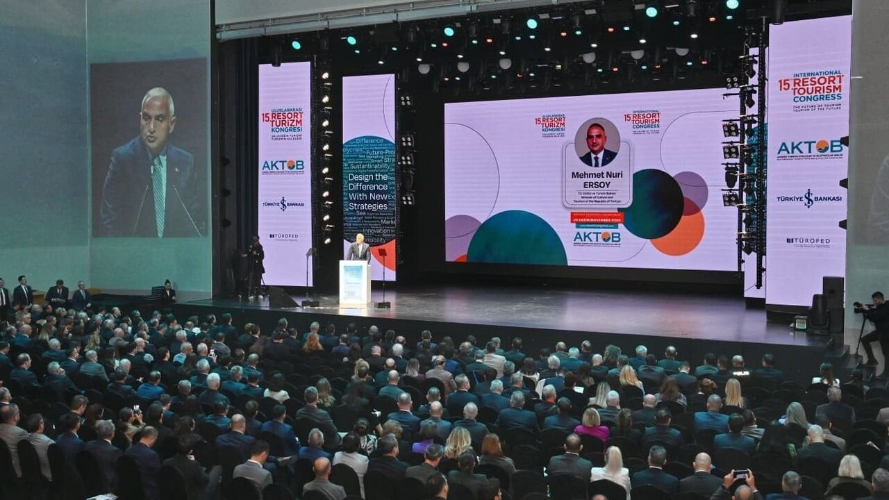 Bakan Ersoy: Nisan-Mayıs'ta erken rezervasyon indirimlerini erkenden kapatmayın
