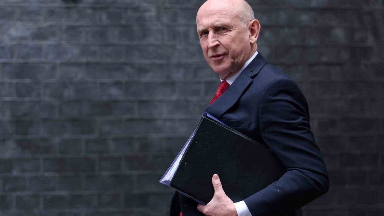 Bakan Healey: Rus casus gemisi Yantar İngiltere sularının sınırında, askeri seçenekler hazır