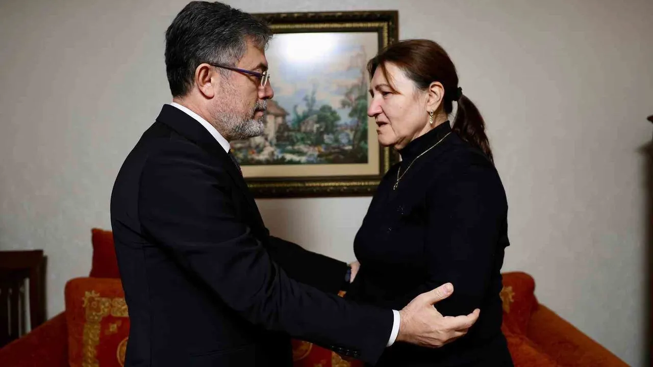 Bakan İbrahim Yumaklı, Hırvatistan'da ölen pilot Hasan Bahar'ın Avcılar'daki ailesini ziyaret etti