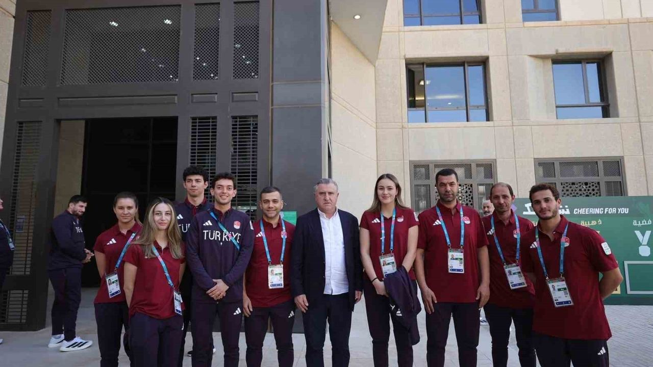 Bakan Osman Aşkın Bak, 6. İslami Dayanışma Oyunları için Riyad'da milli sporcuları ziyaret etti