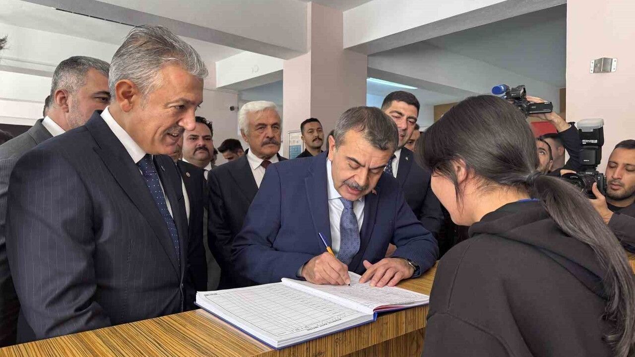 Bakan Tekin: Mesleki teknik liselerini tercih eden 9. sınıf oranı yüzde 30'dan yüzde 42'ye çıktı