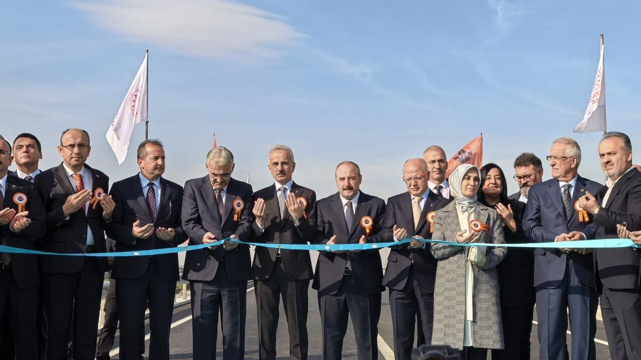 Bakan Uraloğlu: Önümüzdeki yıl Bursa’ya yüksek hızlı trenle seyahat edeceğiz — İnegöl’de yeni köprülü kavşak açıldı