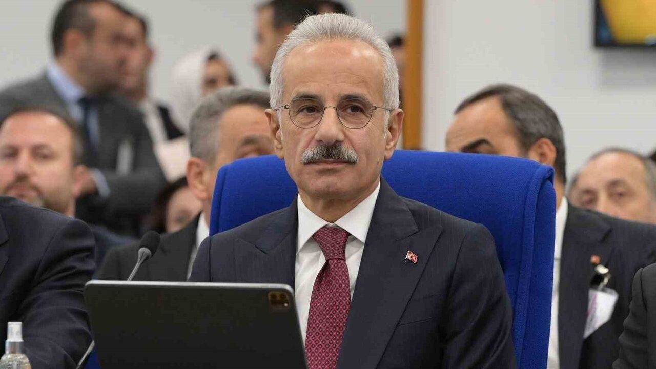 Bakan Uraloğlu: Yasal olmayan VPN kullanımı tavsiye edilmez; TBMM'de 2026 bütçesi ve altyapı yatırımları ele alındı