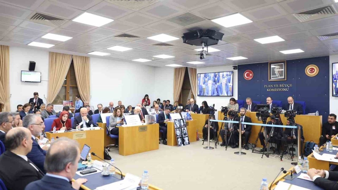 Bakan Vedat Işıkhan: Asgari Ücrette Uzlaşma Beklentisi — 2026 Ücreti Aralıkta Belirlenecek