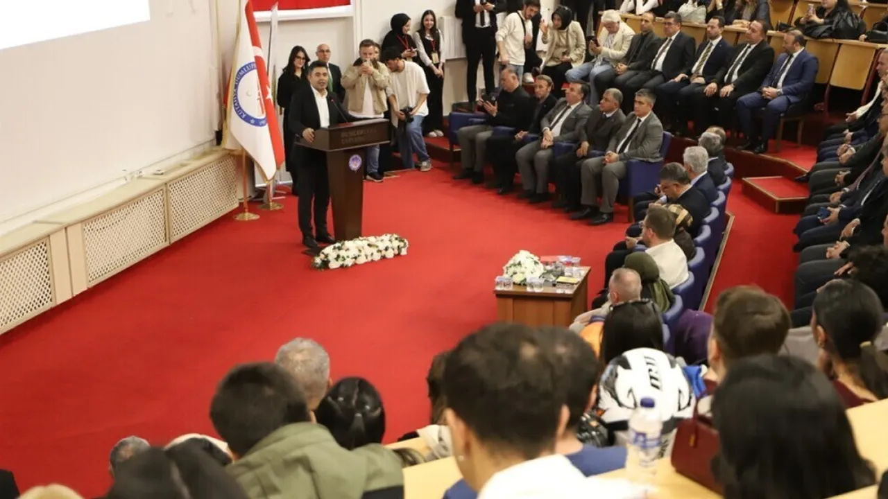 Bakan Yardımcısı Osman Boyraz, Dumlupınar Üniversitesi'nde 'Türkiye Yüzyılı'nda Ulaştırma Vizyonu'nu Anlattı