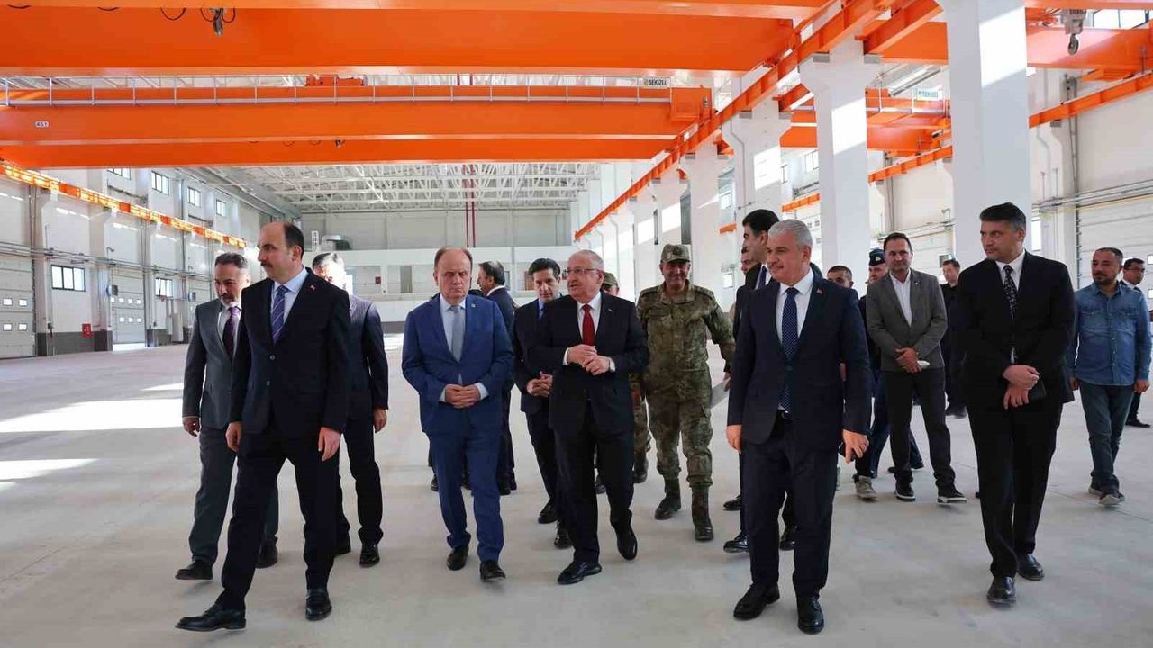 Bakan Yaşar Güler 8’inci Konya Savunma Sanayisi Tedarikçi Buluşmaları'na Katıldı ve 56. Bakım Fabrika Müdürlüğü İnşaatını İnceledi