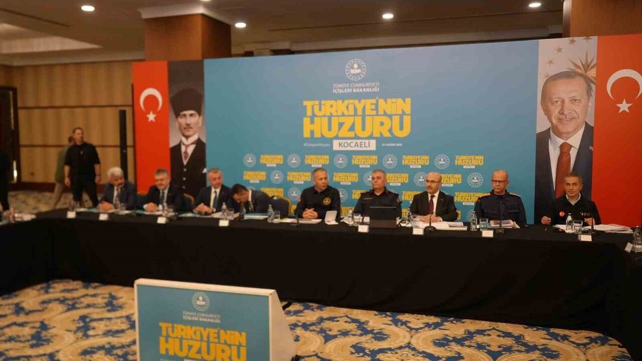 Bakan Yerlikaya Kocaeli’de: "Tek hedefimiz 688 bin arkadaşımızla aziz milletimizin huzur ve güvenliği"