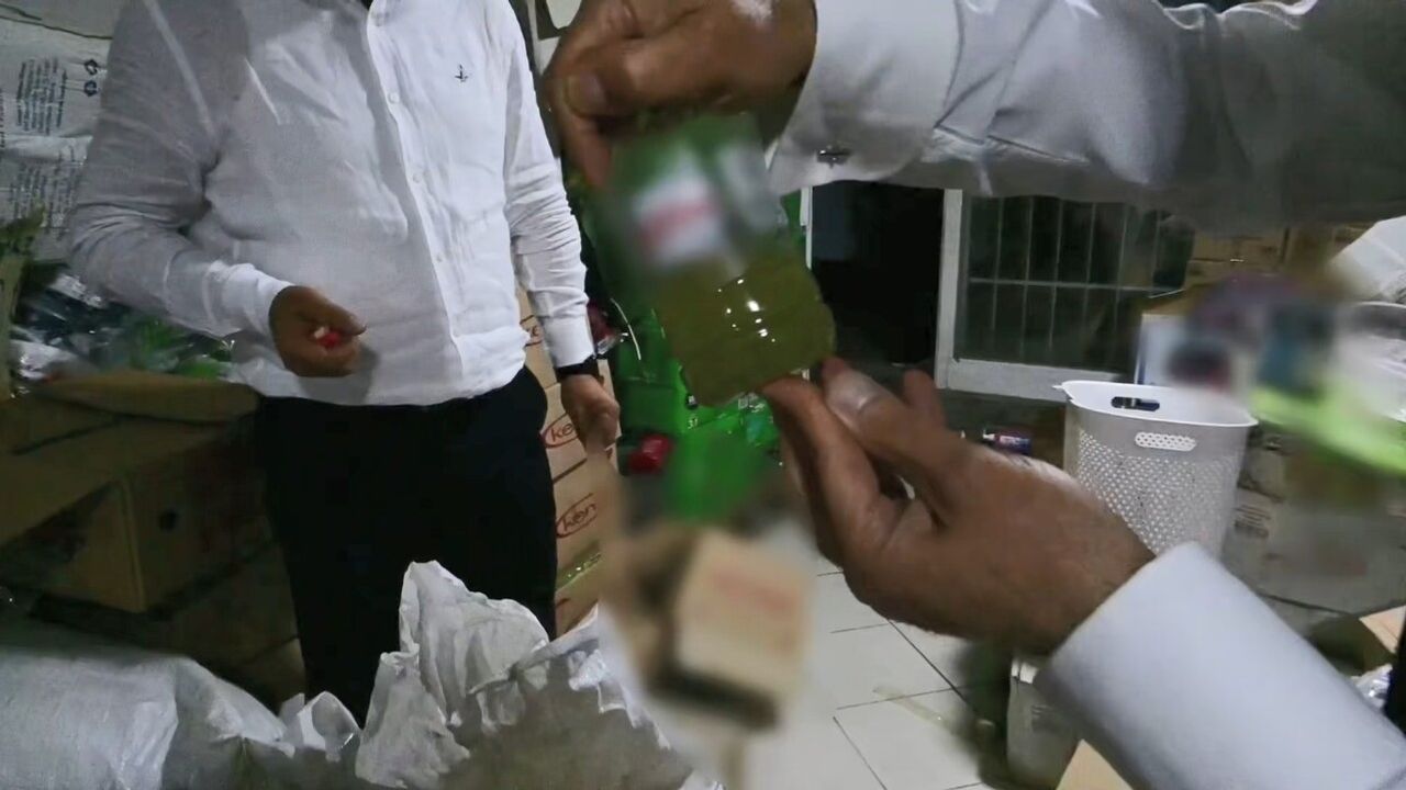 Bakan Yumaklı: İzmir'de son tüketim tarihi geçmiş yaklaşık 30 ton gıda ele geçirildi