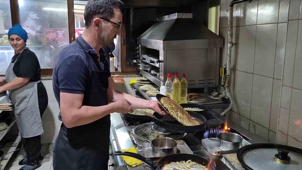 Balık Ustasından Hamsi Pişirmenin Püf Noktaları: Mısır Unu ve 6 Dakika Kuralı