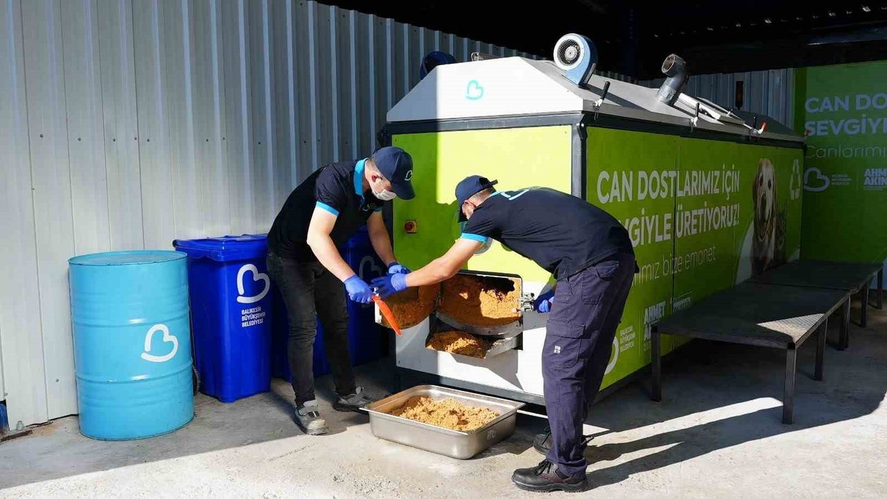 Balıkesir Büyükşehir Belediyesi İvrindi’de Sokak Hayvanları İçin Mama Üretim Merkezi Kurdu