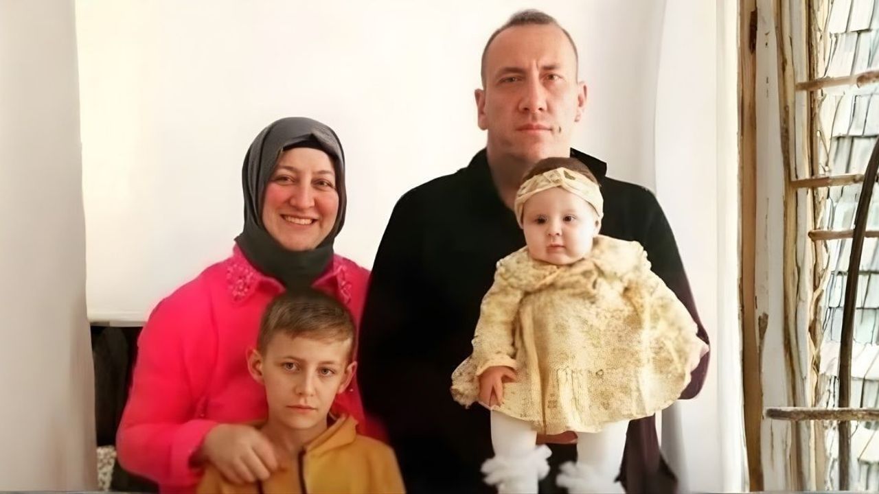 Balıkesir'de Hava Ulaştırma Uzman Çavuş Emre Sayın'ın Evine Türk Bayrağı Asıldı