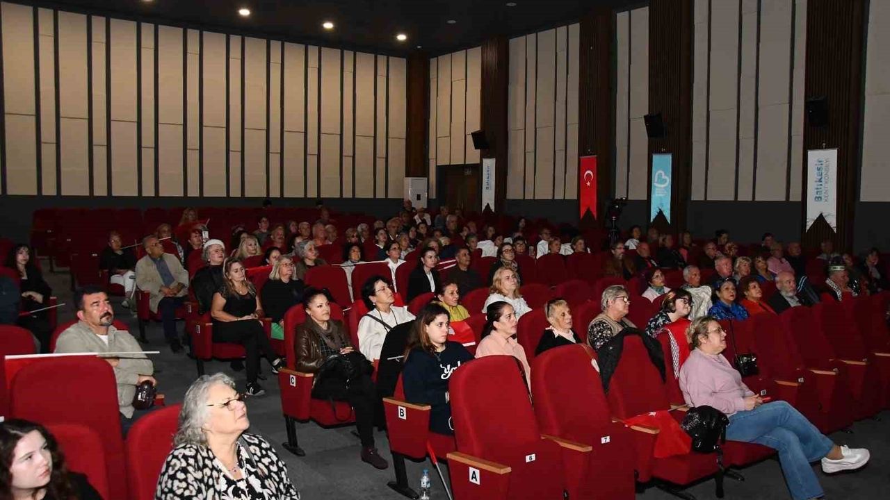 Balıkesir'de iki etkinlik: 'Cumhuriyet Türkçe Demektir' paneli ve 'Şiir ve Şarkılarla Halil Soyuer' anma gecesi