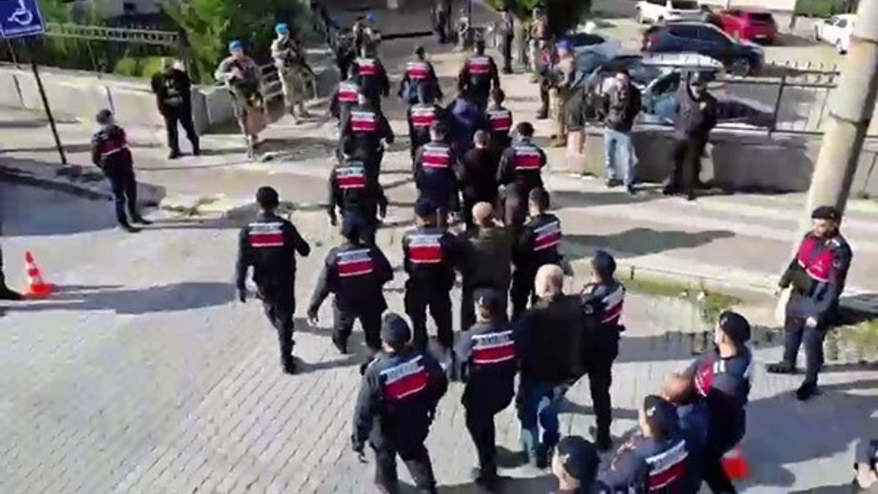 Balıkesir Dursunbey'de suç örgütüne operasyon: 5 tutuklama